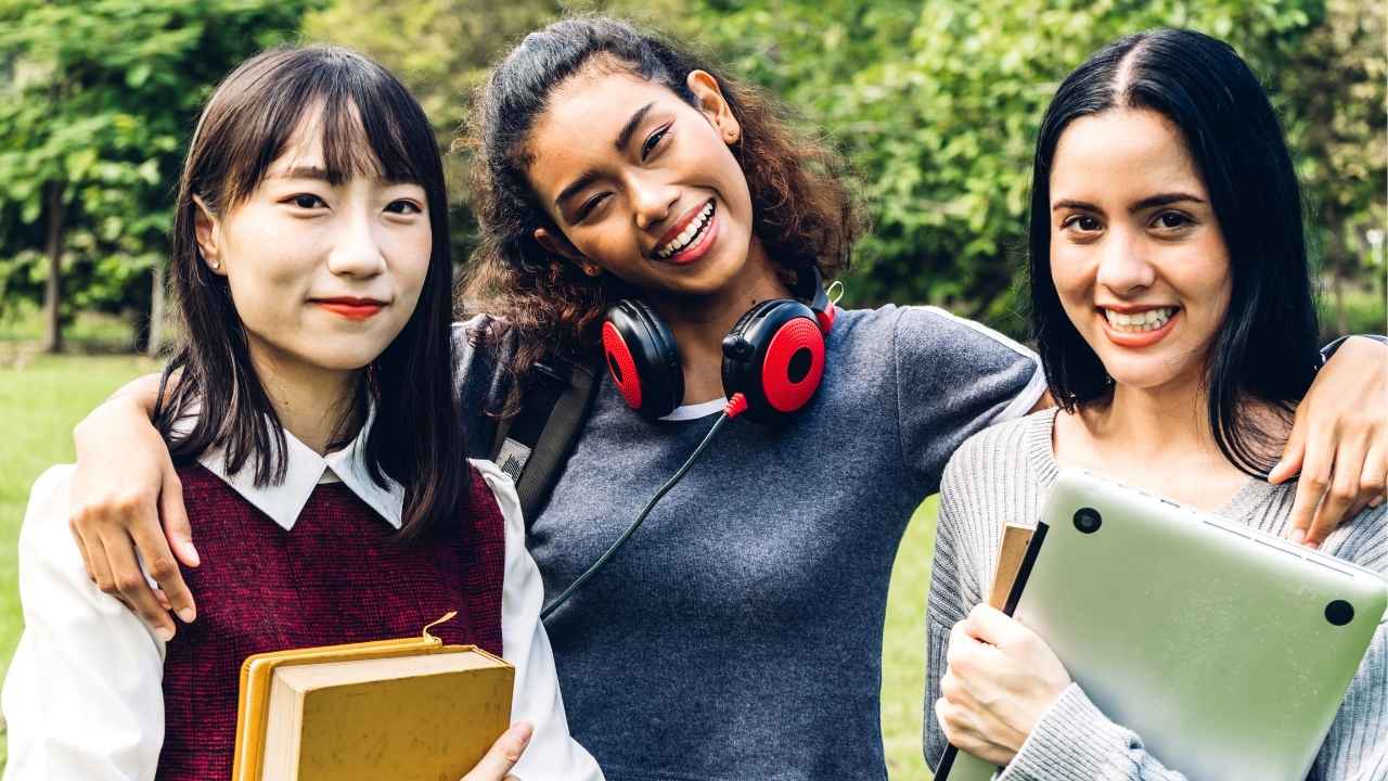 benefits-of-becoming-an-international-student-in-canada-canadian